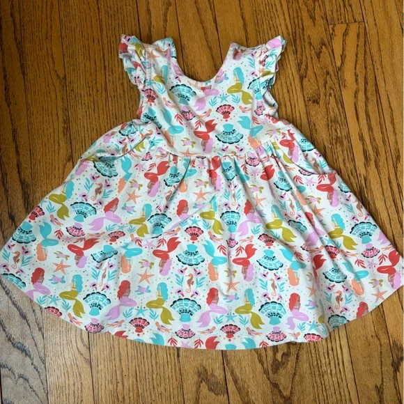 2T Hanna Andersson rainbow mermaid print ruffle sleeve dress with pockets - Picture 1 of 7